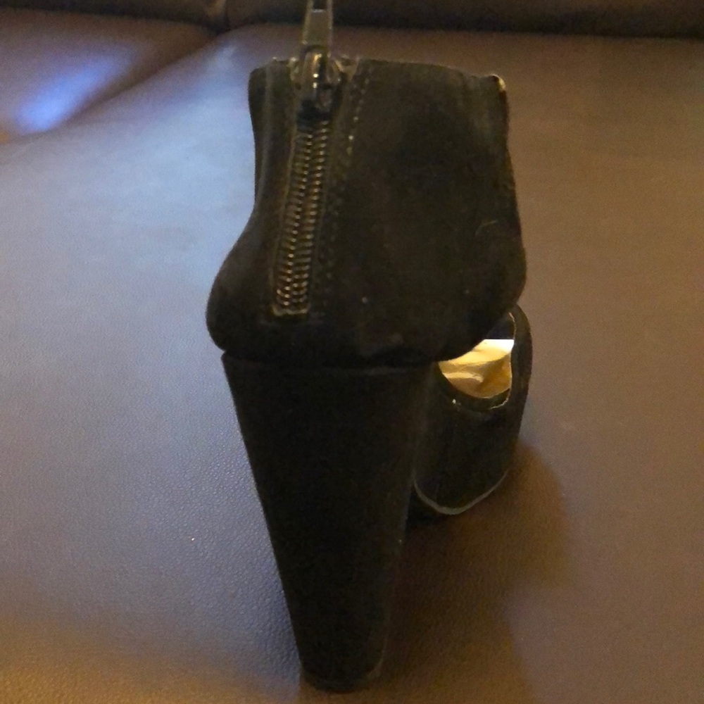 Shoes - Picture 3 of 5